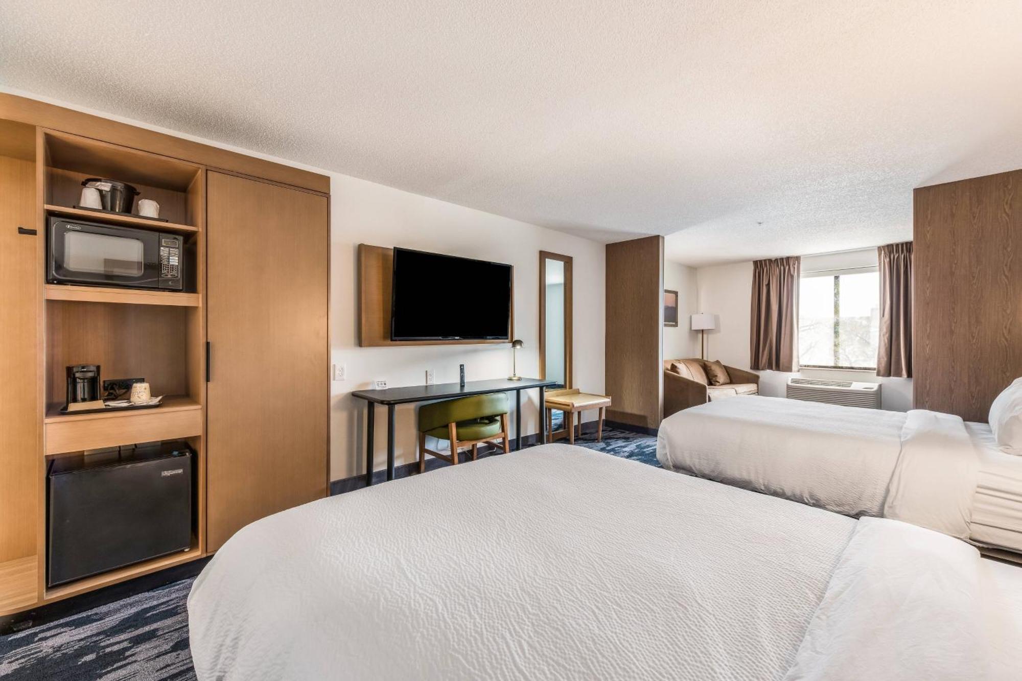 Fairfield By Marriott Inn & Suites Greensboro Coliseum Area Exterior photo