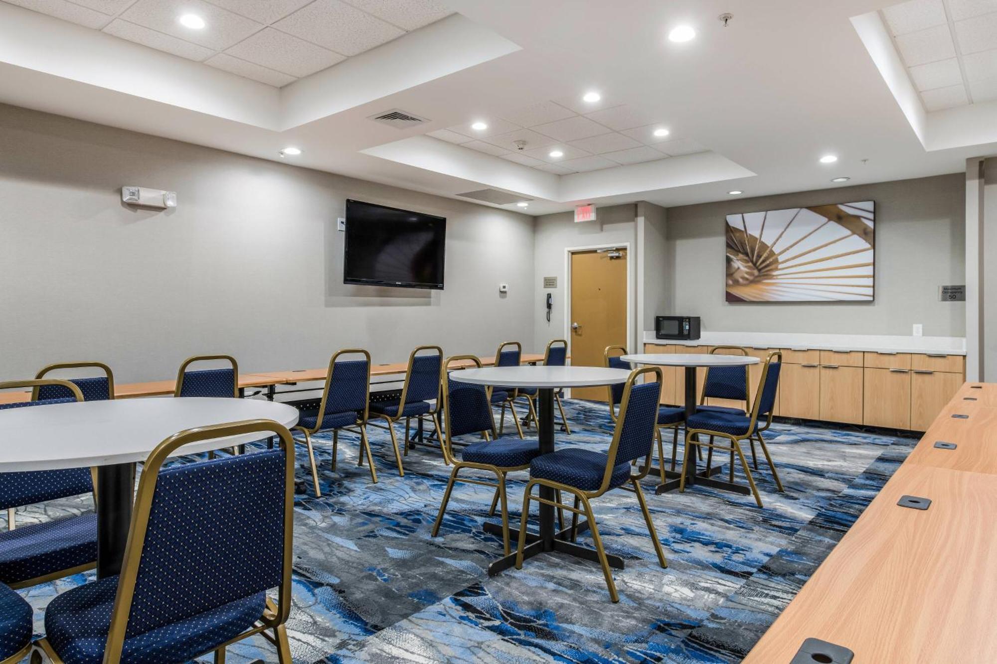 Fairfield By Marriott Inn & Suites Greensboro Coliseum Area Exterior photo