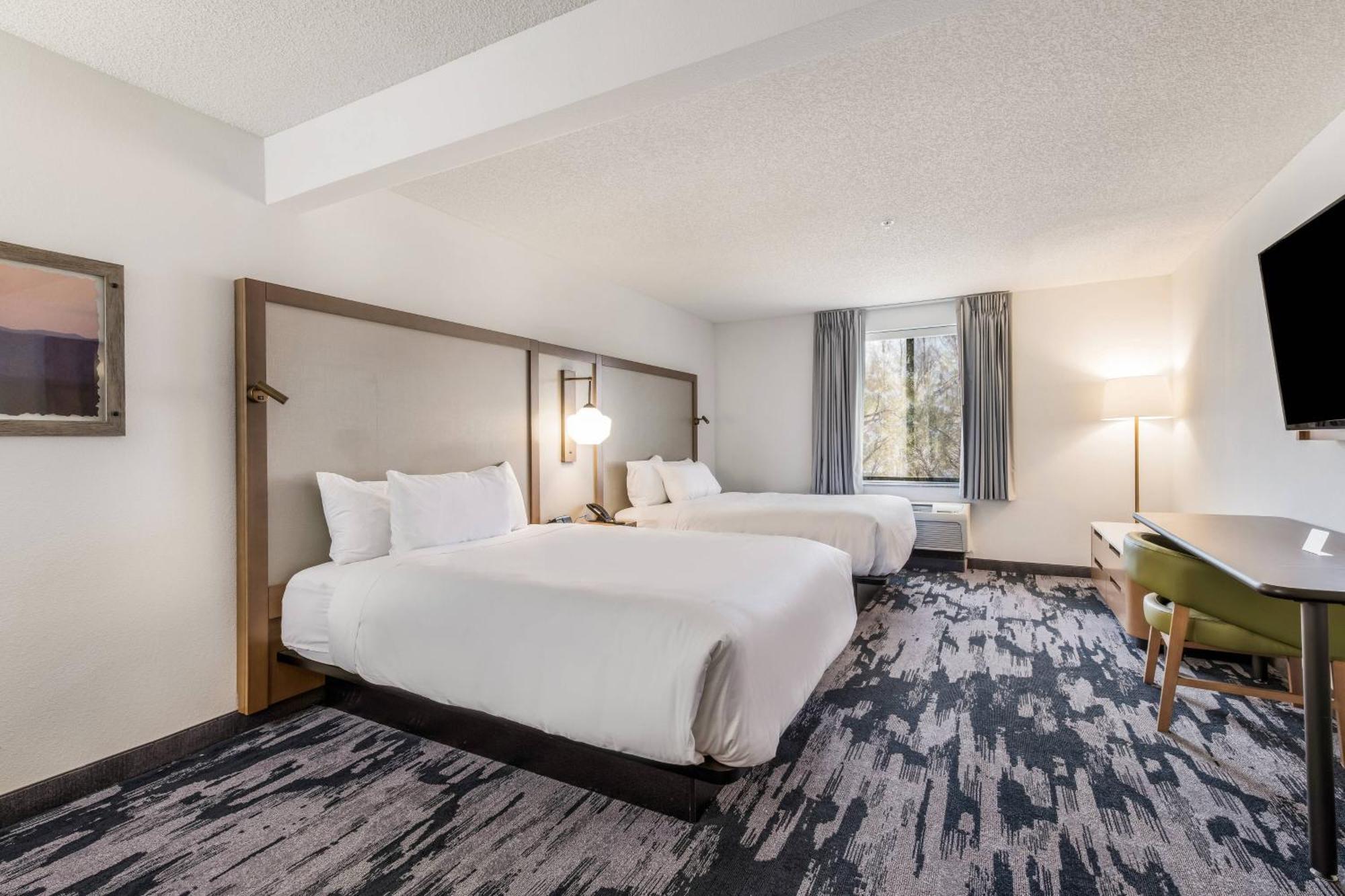 Fairfield By Marriott Inn & Suites Greensboro Coliseum Area Exterior photo