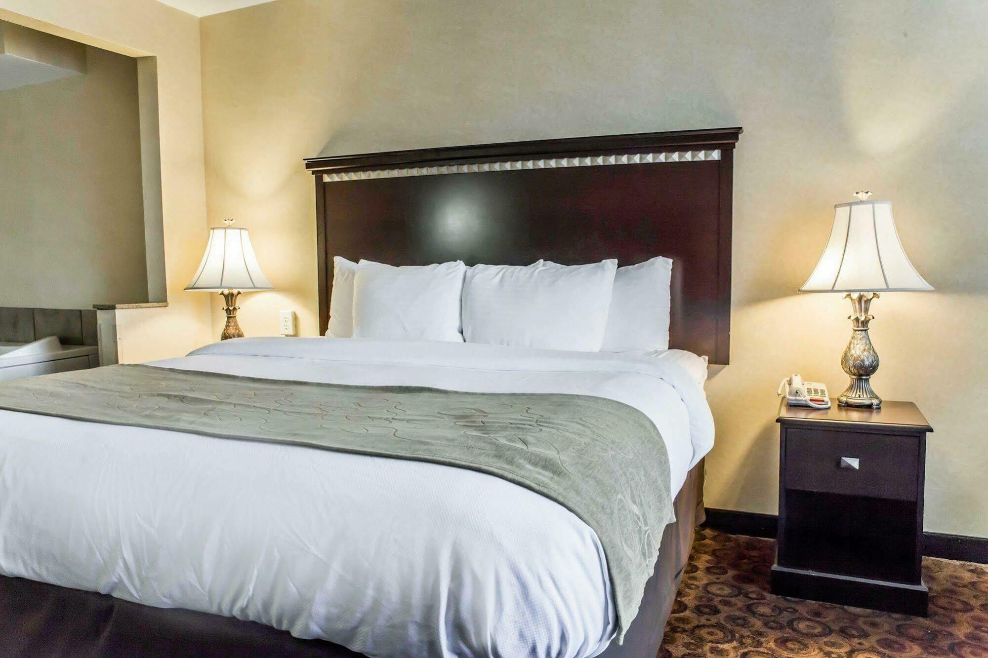 Fairfield By Marriott Inn & Suites Greensboro Coliseum Area Exterior photo